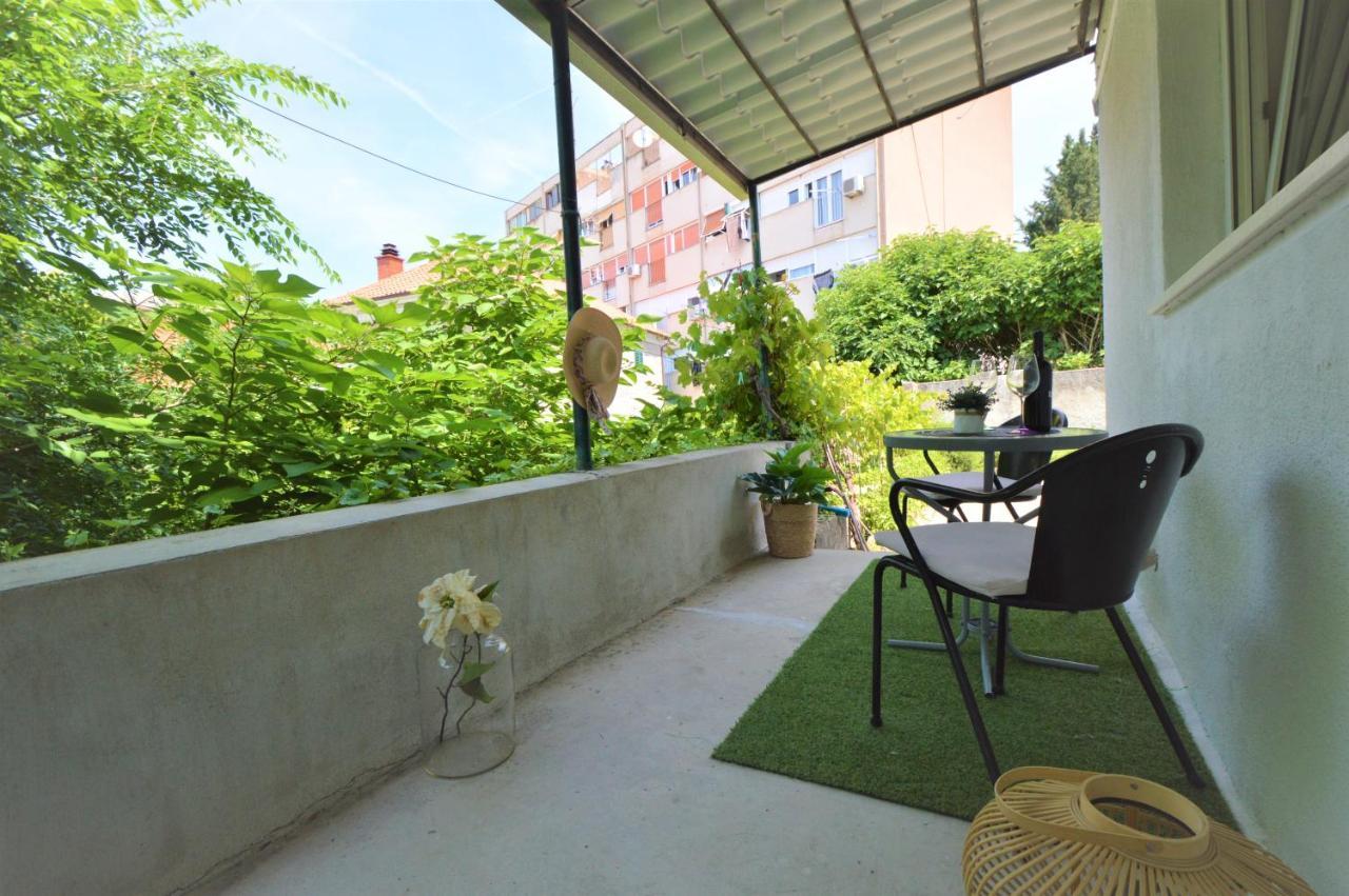 Apartment Vinea-Parking Included Шибеник Экстерьер фото